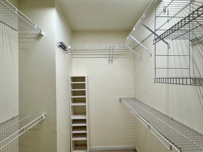 Building Photo - 174 Depew Dr