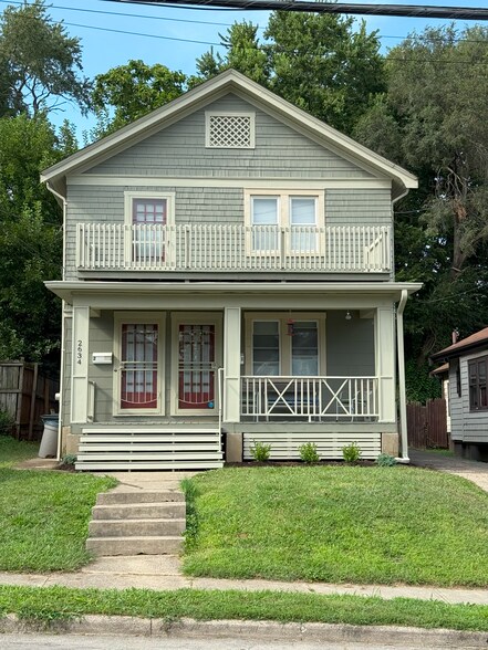 Building Photo - 2634 Melrose Ave