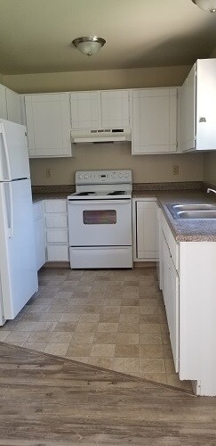 Primary Photo - 900 Camelot Ct