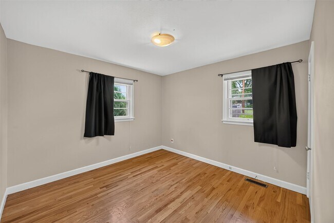 Building Photo - 45 Barton Pl