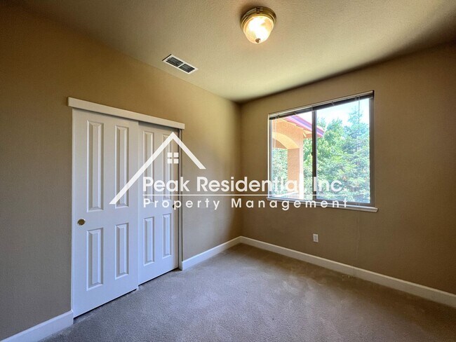 Building Photo - Spacious Anatolia 6bd/3.5ba Home with 5 Car Garage