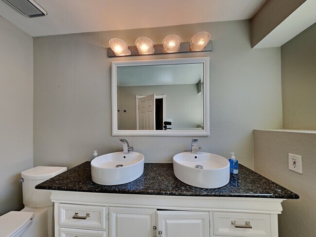 Building Photo - 250 Pinyon Ln