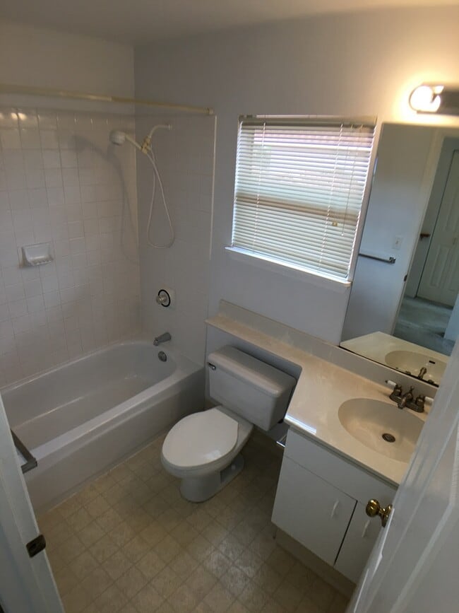 Building Photo - Spacious 3-Bedroom Home in Tropics at Waik...