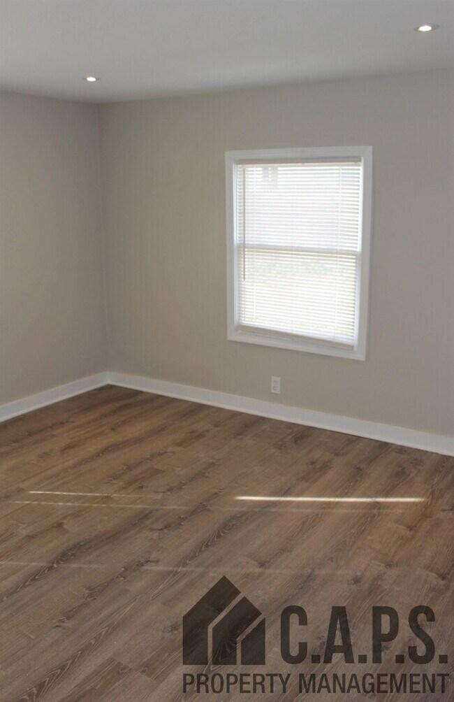 Building Photo - Move in Ready!