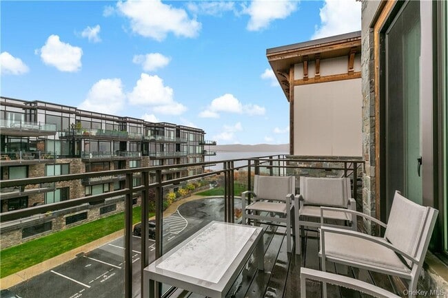Building Photo - 45-45 Hudson View Way