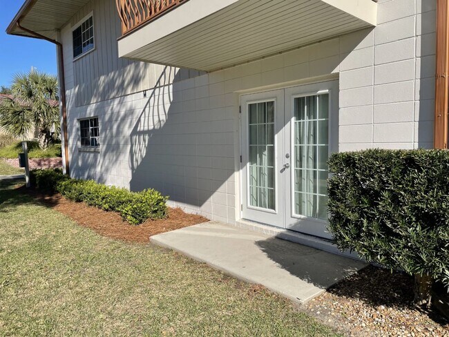 Building Photo - For Lease - 2BR/1BA at Landmark Condominiums!