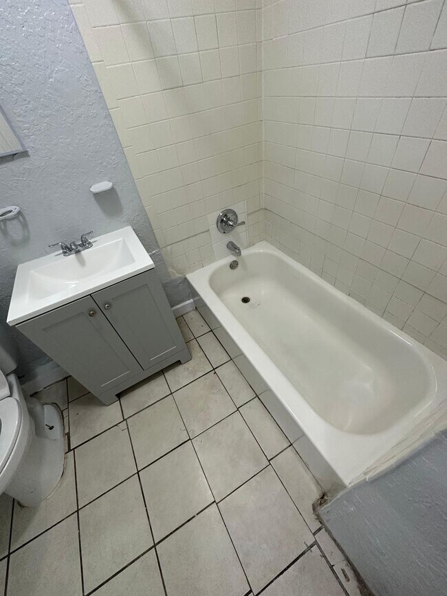 Building Photo - Fully Renovated  Single Family House - 1/1...