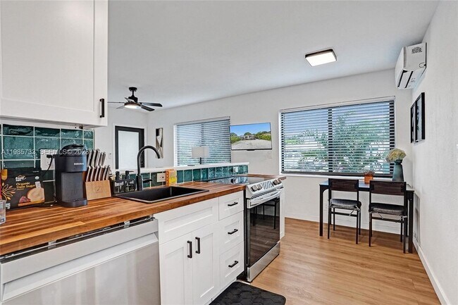 Building Photo - 754 NE 40th St