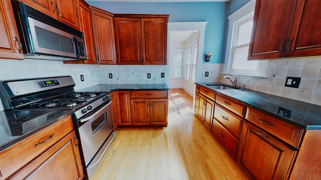 Building Photo - [In-Unit Laundry; Garden] Townhouse-Style Living, with Historical Details & Parking!