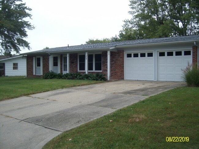 Building Photo - 3 bd-1 1/2 bath