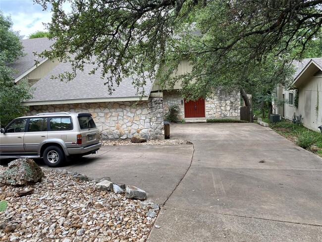 Building Photo - 6405 Shadow Valley Dr