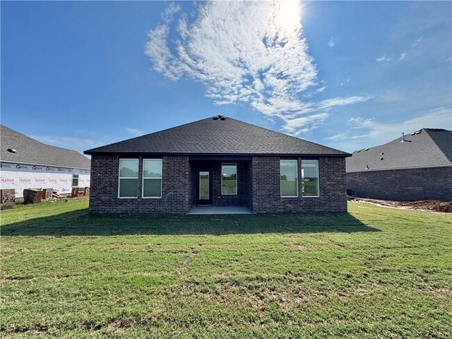Building Photo - 569 W Canada Dr