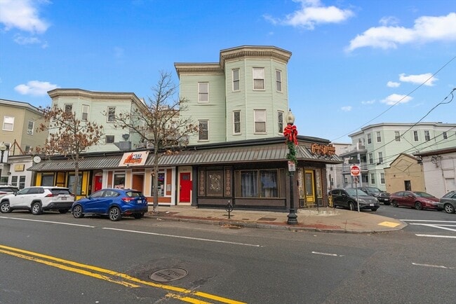 Building Photo - 573 Washington St