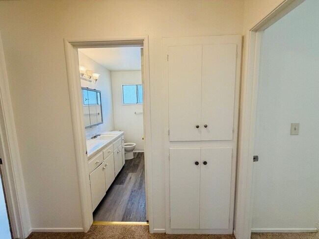 Building Photo - 203 W Benjamin Holt Dr