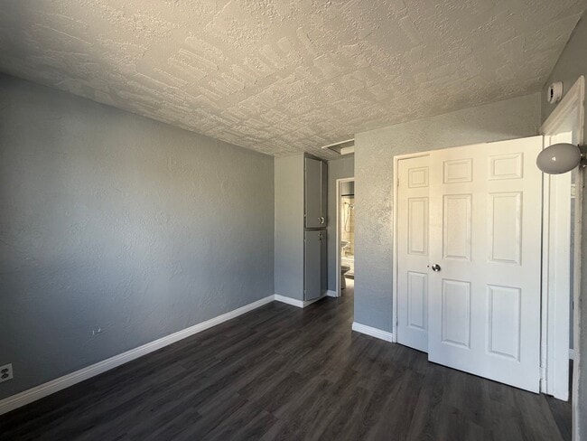 Building Photo - P156