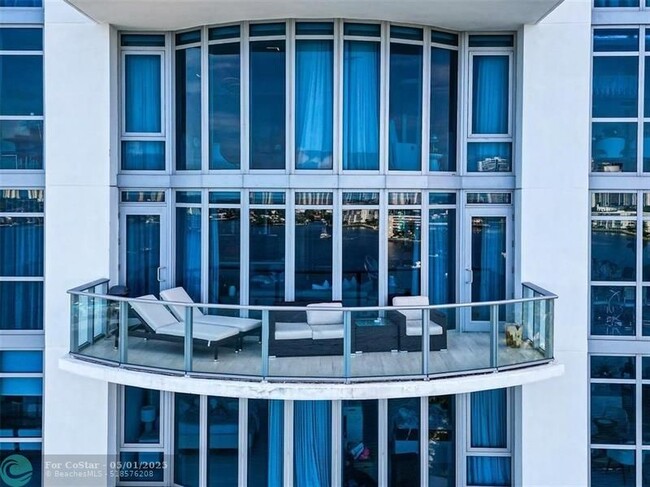 Building Photo - 17301 Biscayne Blvd