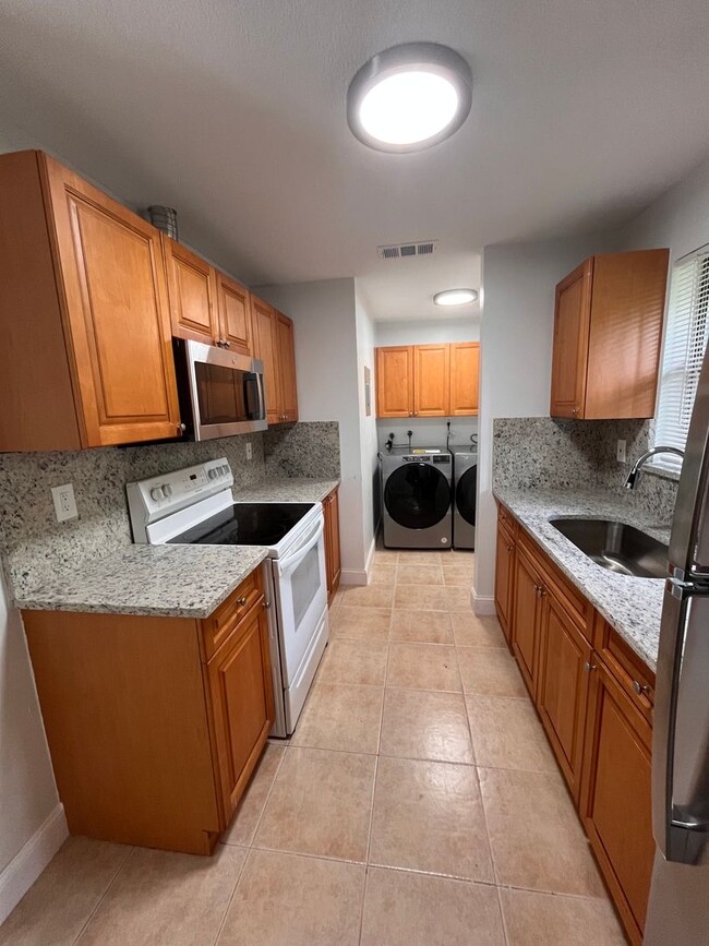 Building Photo - 520 46th St