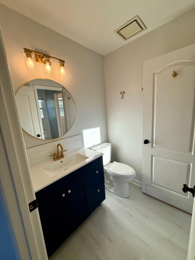 Building Photo - 800 Palomino Ln