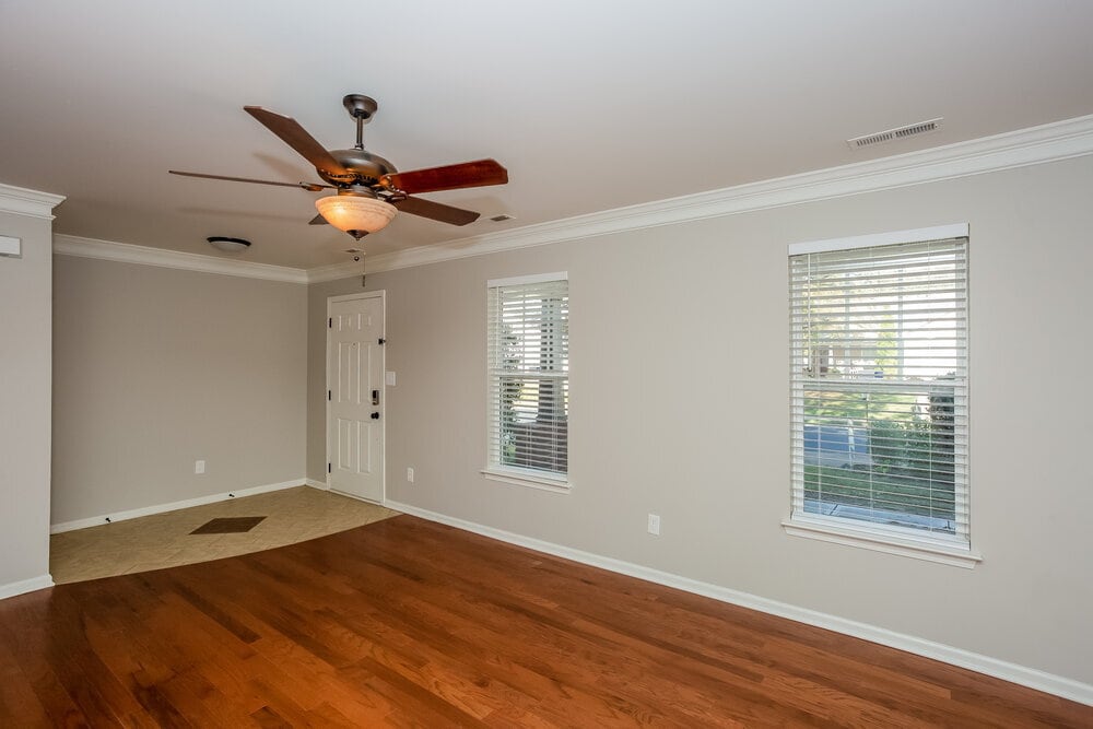 Building Photo - 420 Amir Cir