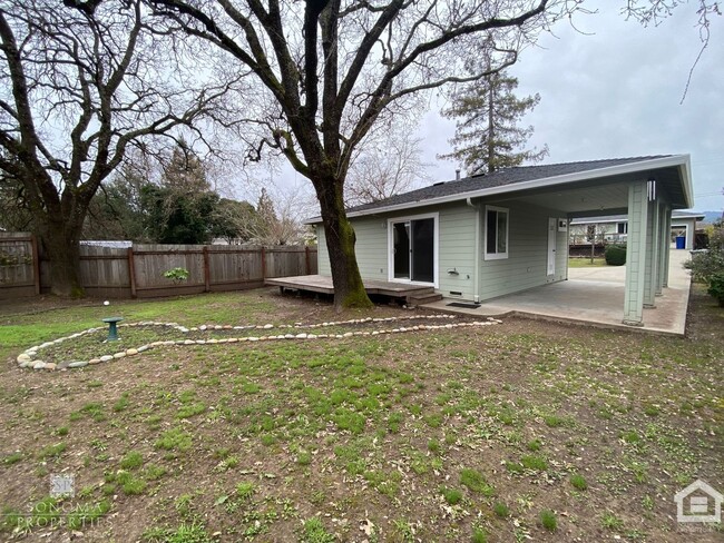 Building Photo - 1 Bedroom House on Sonoma's Westside