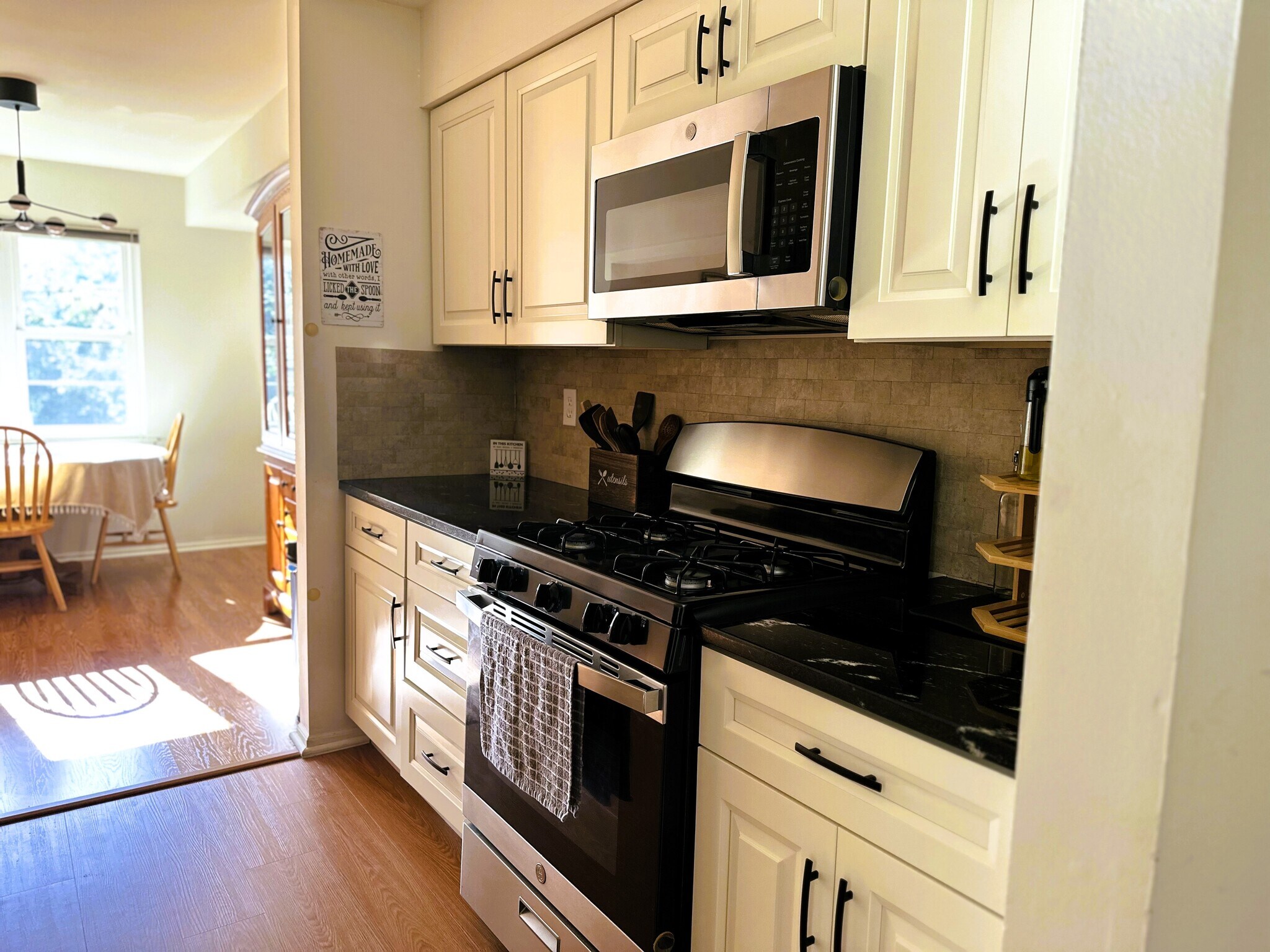 Kitchen view 2 - 1424 Country Mill Dr