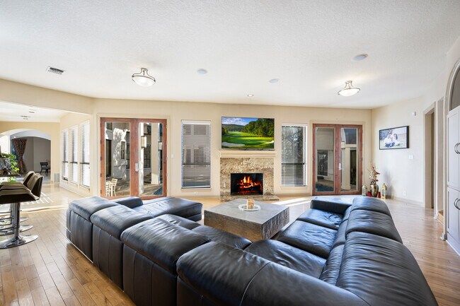 Building Photo - 3 Birnam Oaks