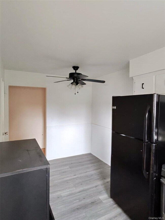 Building Photo - 285 Sneden Pl W