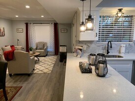 Building Photo - 1900 Peach Ave