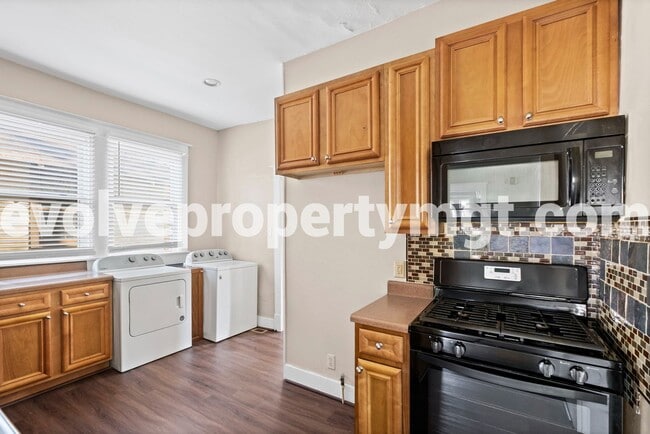 Building Photo - 246 N Watkins St