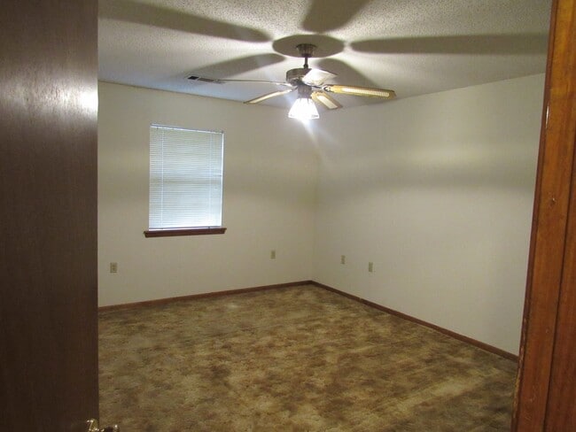 Building Photo - Questions call Peggy Goodman 501 676 1758