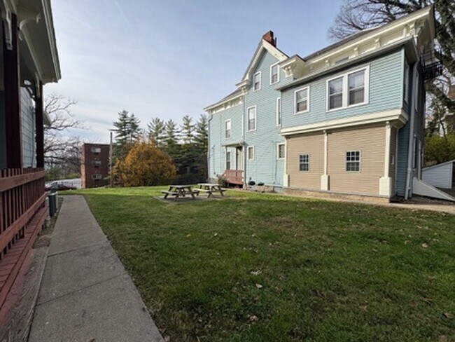 Building Photo - 26 Conklin St