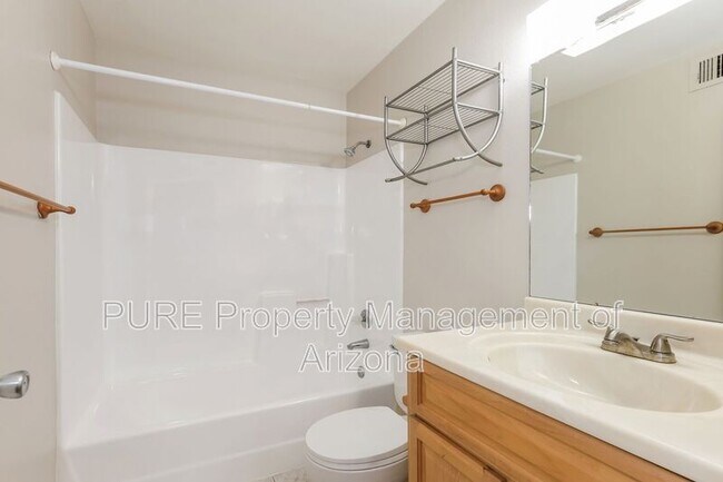 Building Photo - 616 S Hardy Dr