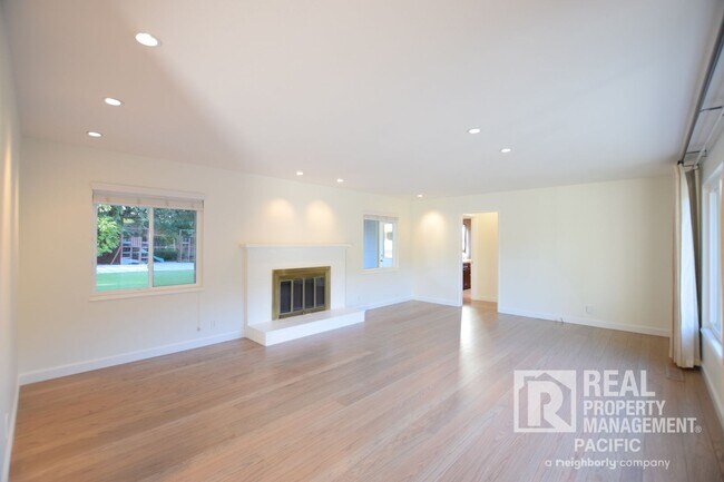 Building Photo - 3-Bedroom Retreat with Expansive Backyard ...