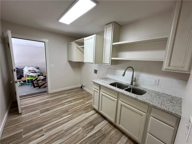 Building Photo - 645 Mt Victoria Pl
