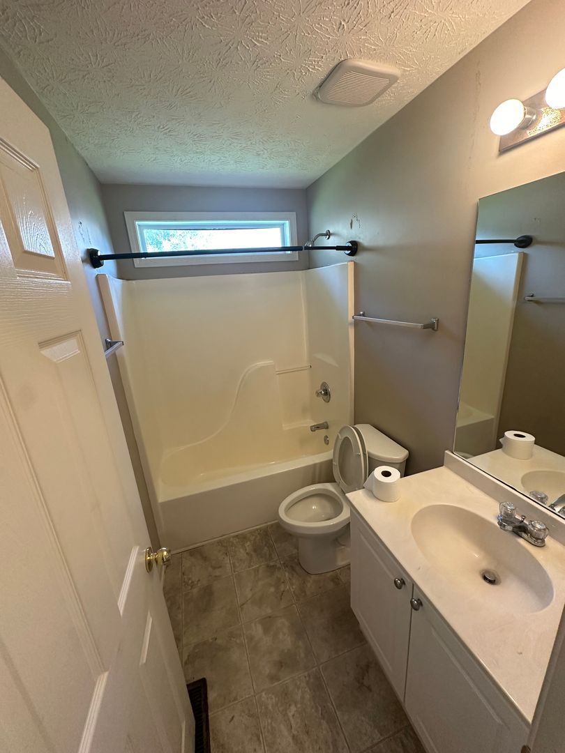 Building Photo - 3222 Briarhill Ct