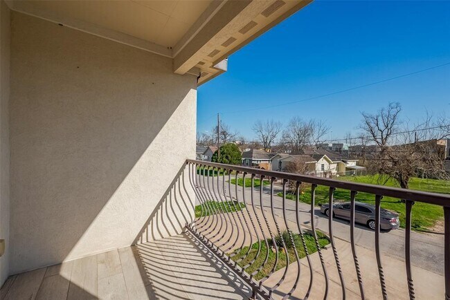 Building Photo - 4307 Hershe St