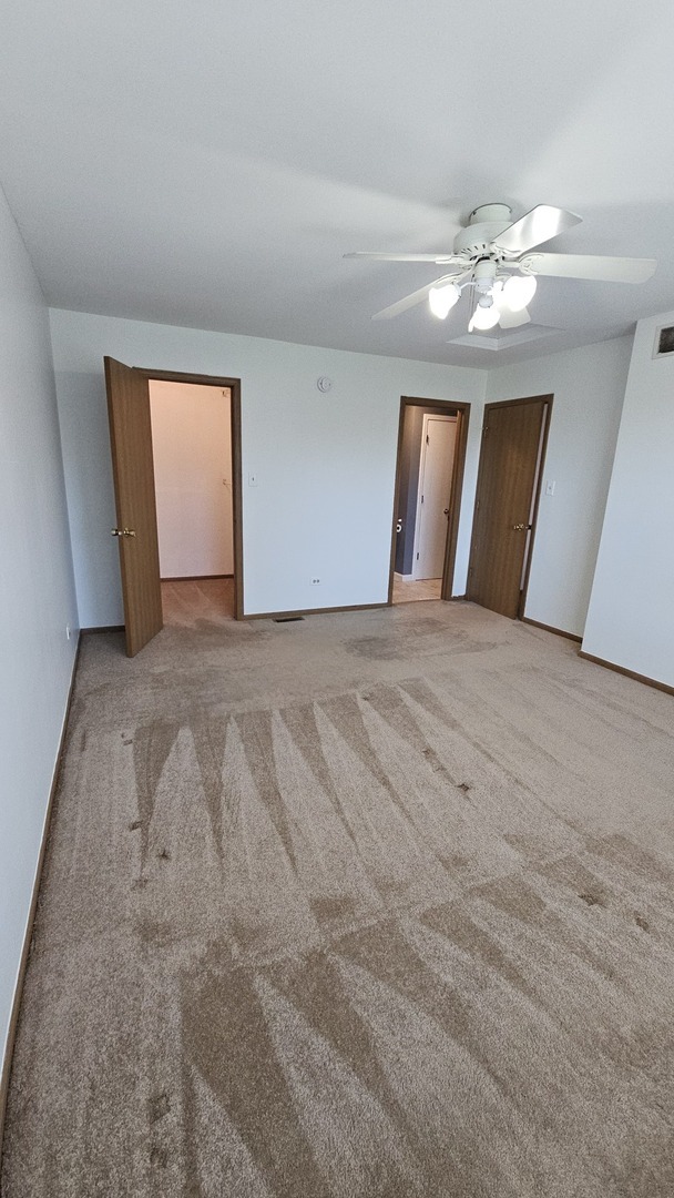 Building Photo - 9310 Meadowview Dr