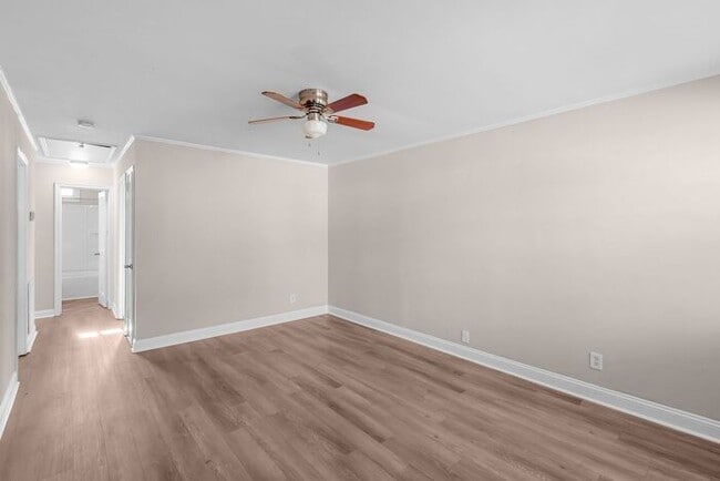 Building Photo - Gorgeous 2BR/1BA Duplex near Selwyn and Park Rd Hotspots!