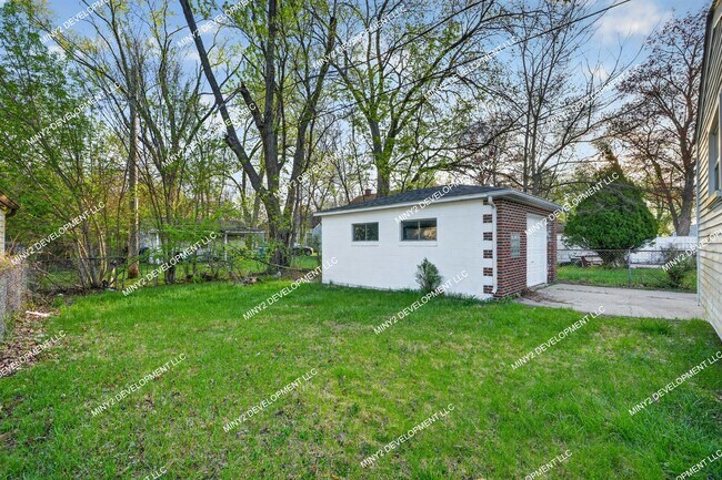 Building Photo - Fully Renovated 3-Bedroom Brick Home in Detroit!