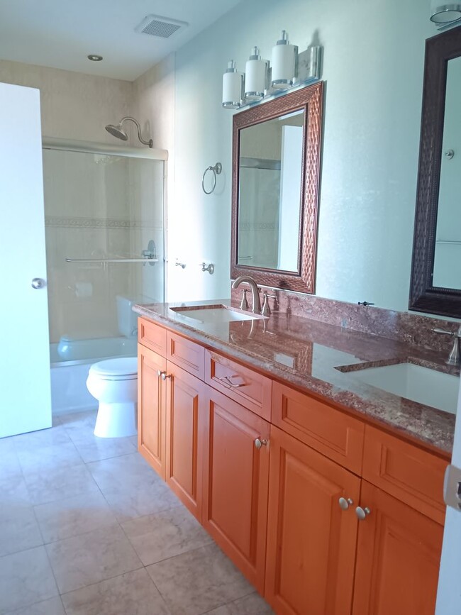 Building Photo - Charming 2-Bedroom, 2-Bathroom Gardena Con...