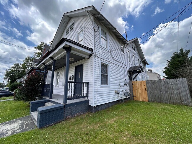 Building Photo - 400 Jamestown Ave
