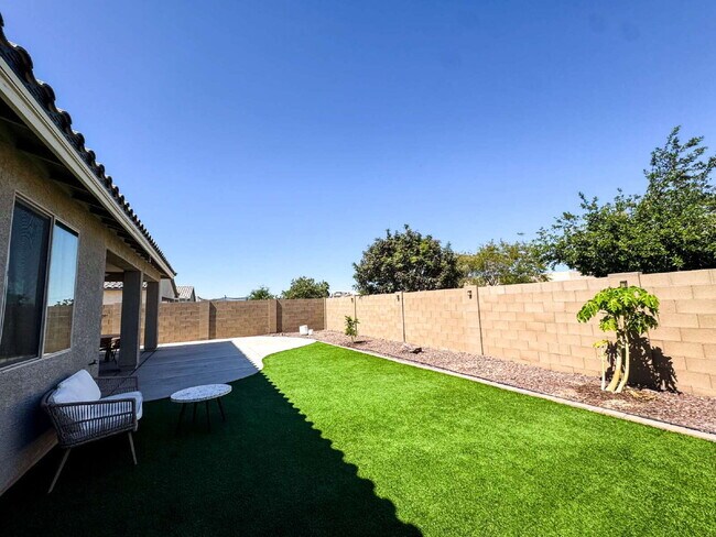 Building Photo - "Spacious 4-Bedroom, 2.5-Bathroom Home in Mesa del Sol!"