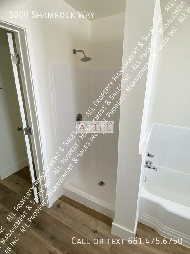 Building Photo - 1800 Shamrock Wy