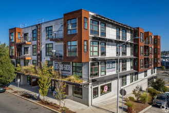 Building Photo - Brooklyn Yard - Stylish, Green Living!