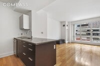 Building Photo - 350 W 42nd St