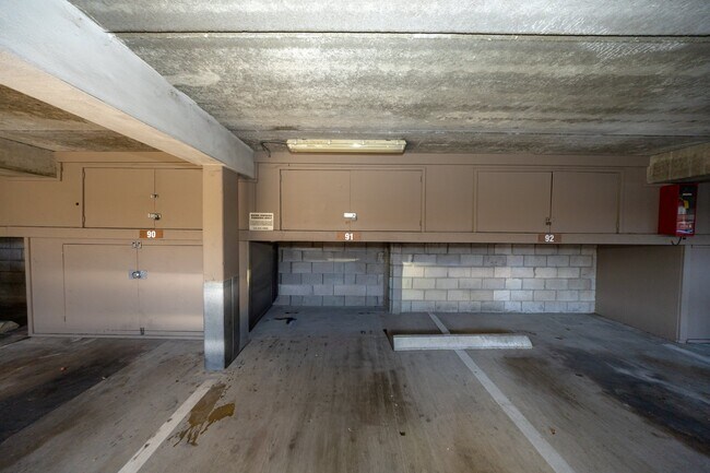 Building Photo - 10350 Caminito Cuervo