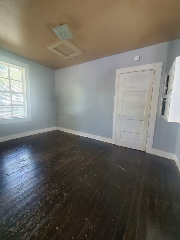Building Photo - 307 E Lambert St
