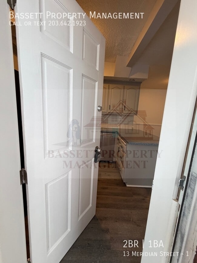 Building Photo - 13 Meridian St