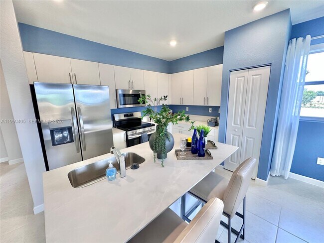 Building Photo - 191 SE 11th St