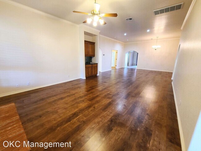 Building Photo - 3 br, 2.5 bath House - 4005 NE 138th Terr